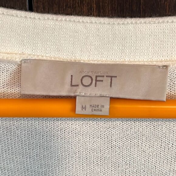 LOFT Cream V-neck Sweater Size Medium - Picture 4 of 5